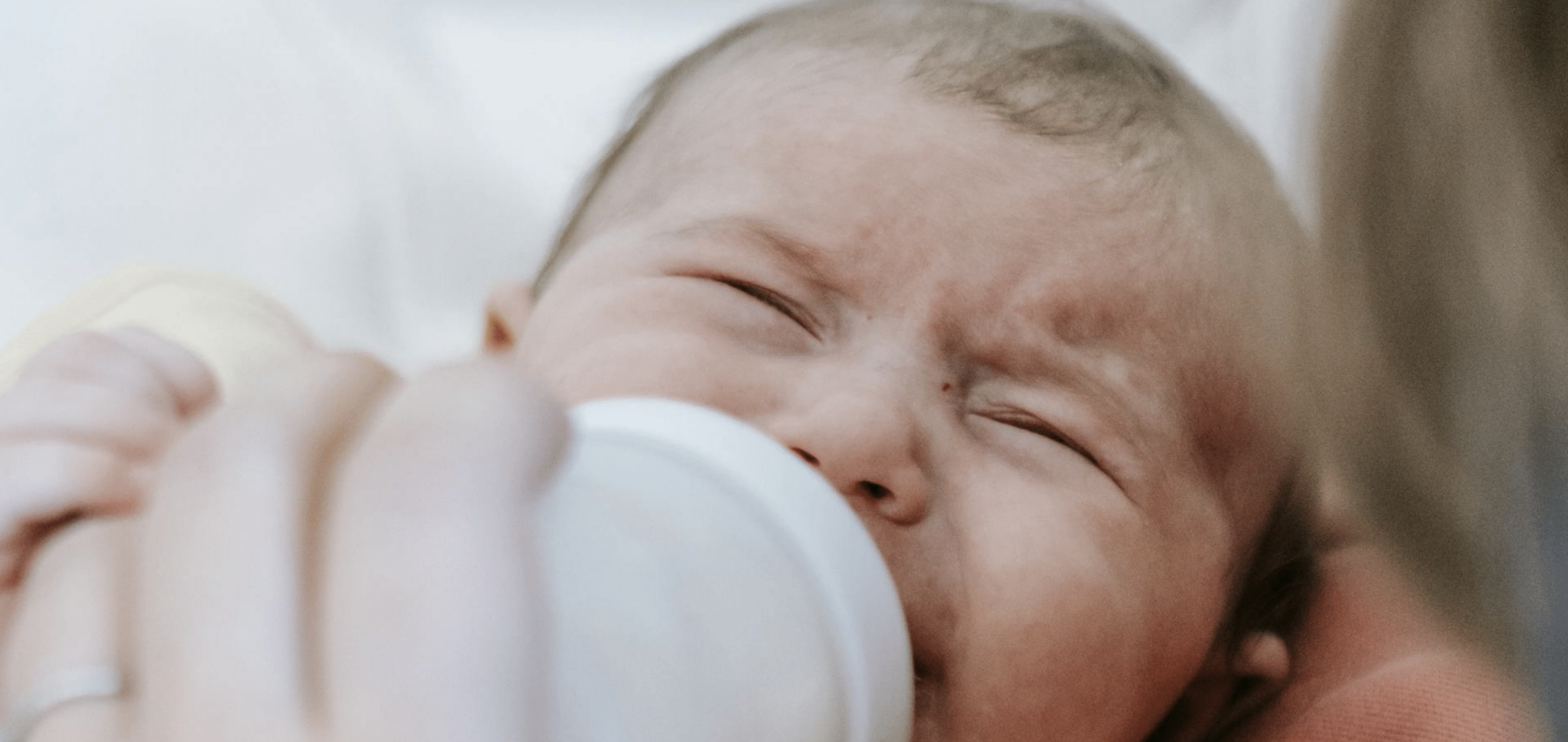 Reflux bij baby: het verschil tussen spugen, reflux en refluxziekte