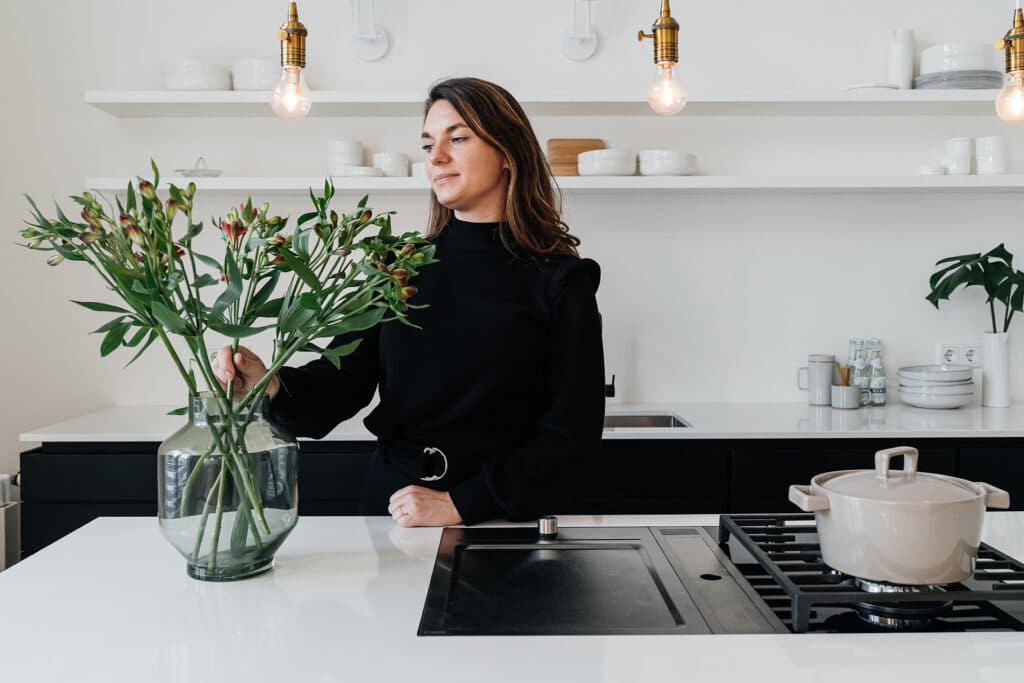 Praktische interieur-tips en advies van interieurontwerper Tessa: zo maak je van je huis weer een plek voor rust, óók met een kind.