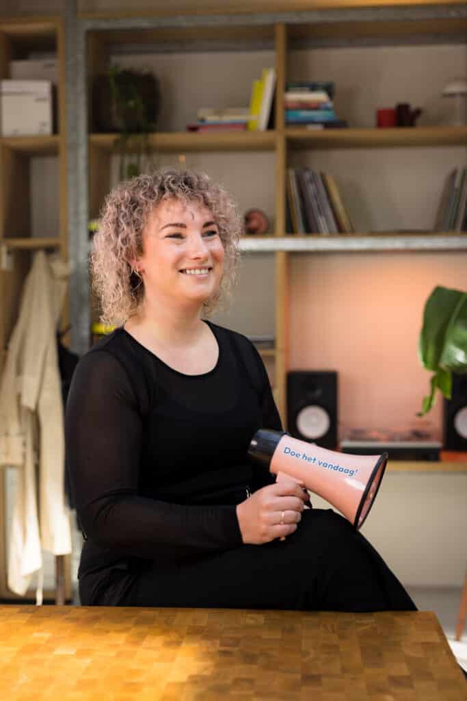 Simone deelt haar ervaring met een lisexcisie-operatie.