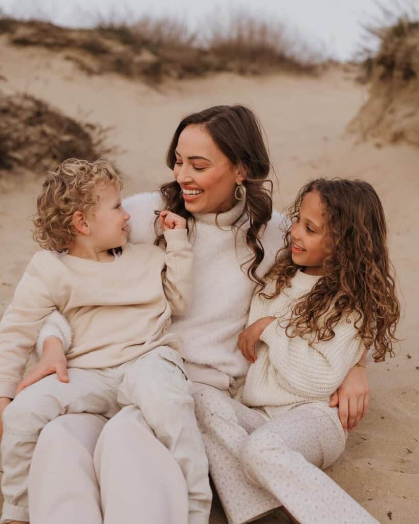 Debbie Dhillon en haar kinderen