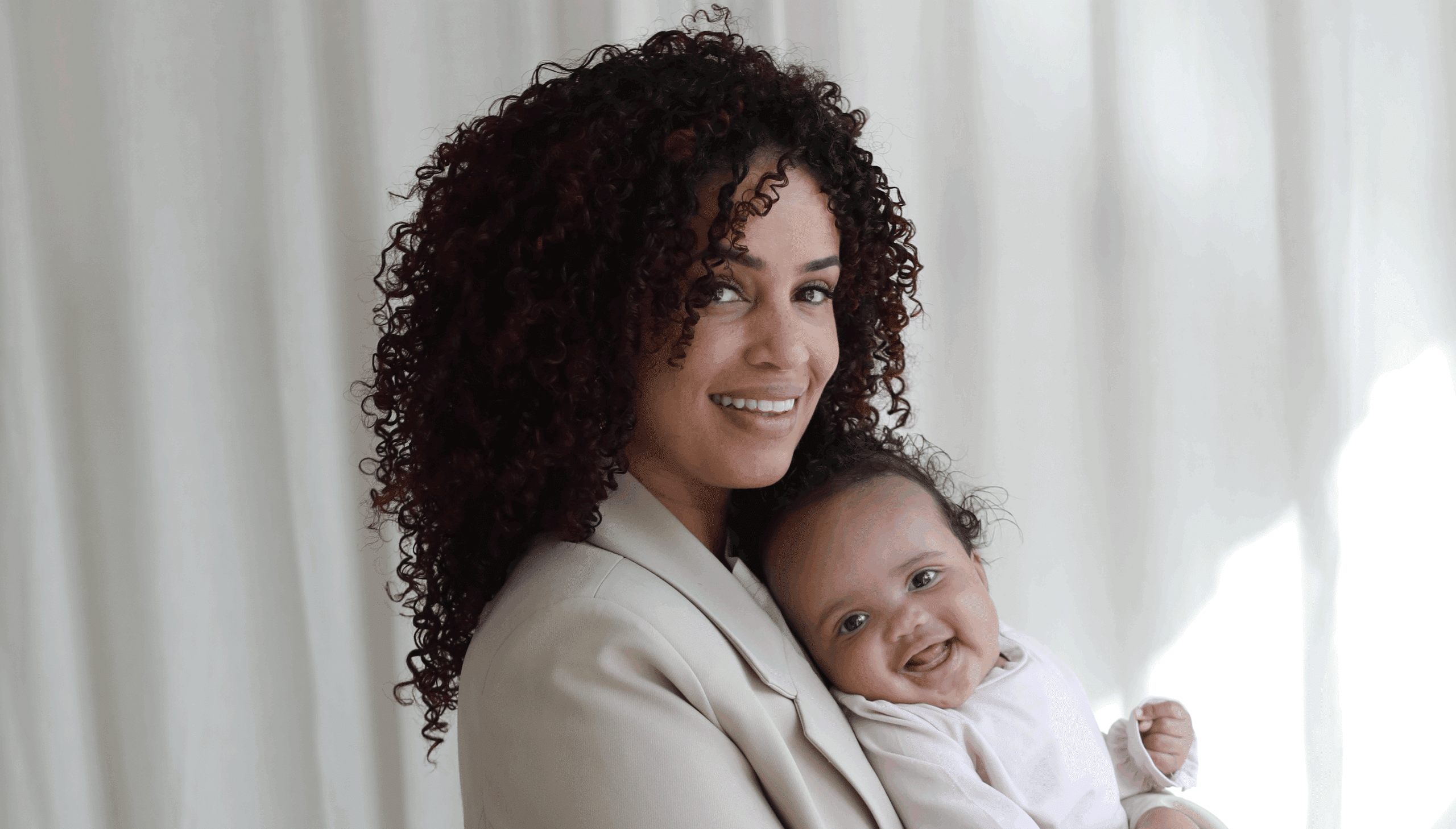 Sharon Doorson met dochter Avalyn (foto: Joyce Kamerbeek voor How About Mom boek)