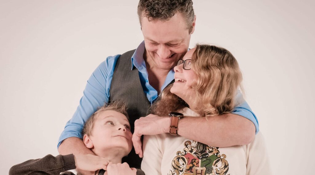 Erik Vosman met kids.