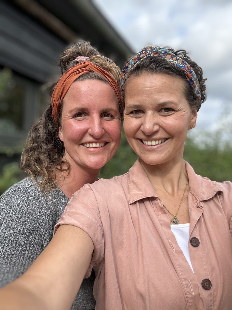 Stephanie Deroue (links) en Daniëlle van Grieken (rechts) van Studio Vandaan